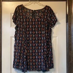 Torrid Size 1X Black, Rust, and White Geometric Flared Top with Frayed Edges